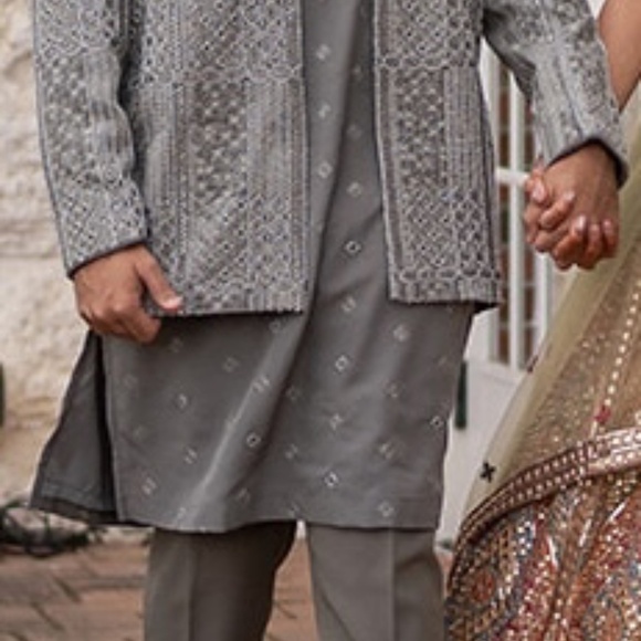 Kora by Nilesh Mitesh Gray Indo-western Custom Size 42 - Three-Piece - Picture 2 of 3